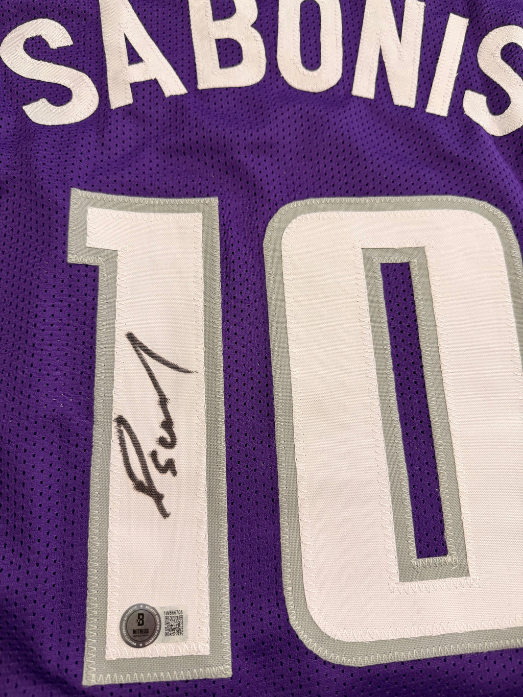 Domantas Sabonis Signed Jersey with Beckett COA (NBA Sacramento Kings)