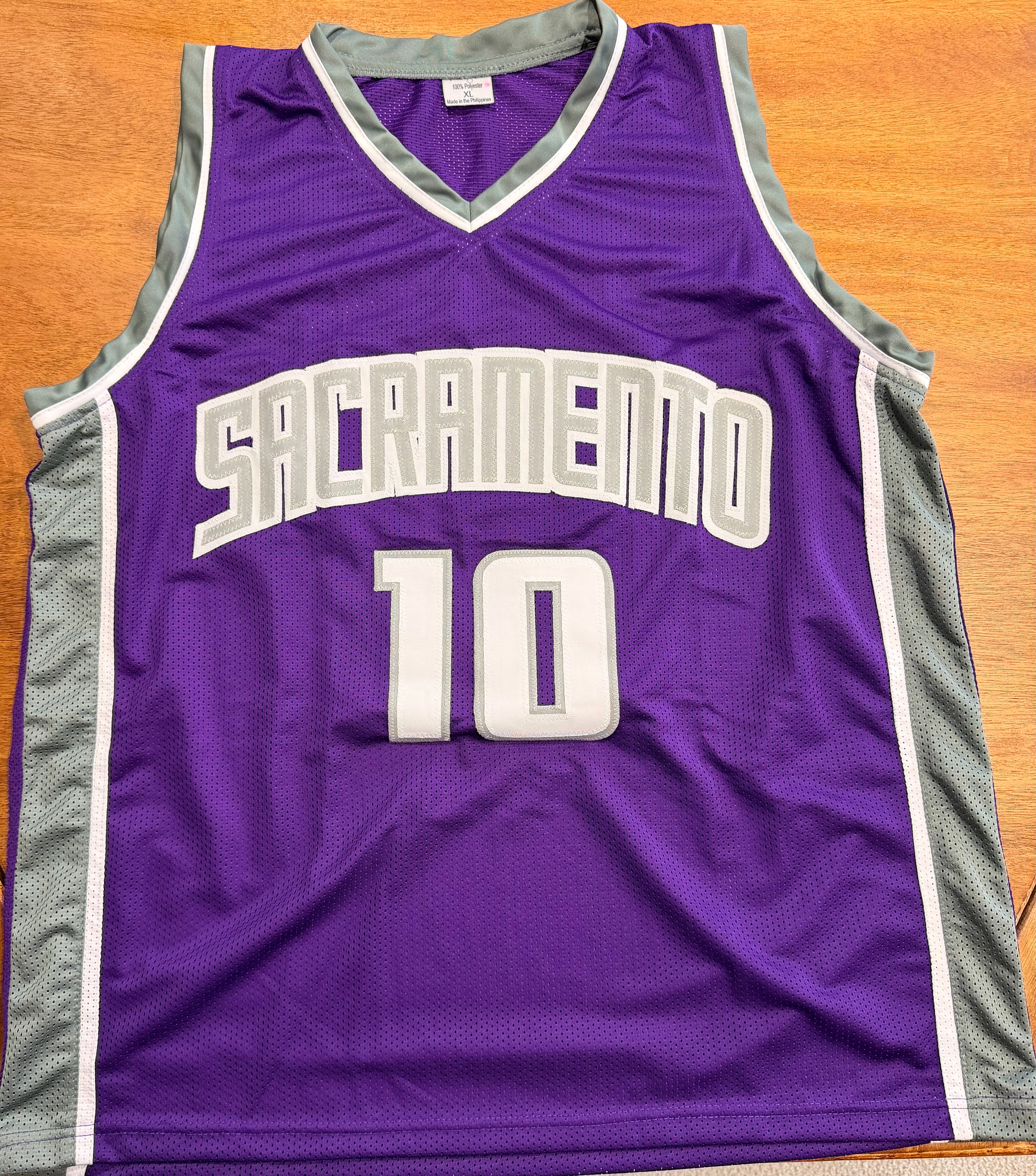 Domantas Sabonis Signed Jersey with Beckett COA (NBA Sacramento Kings)